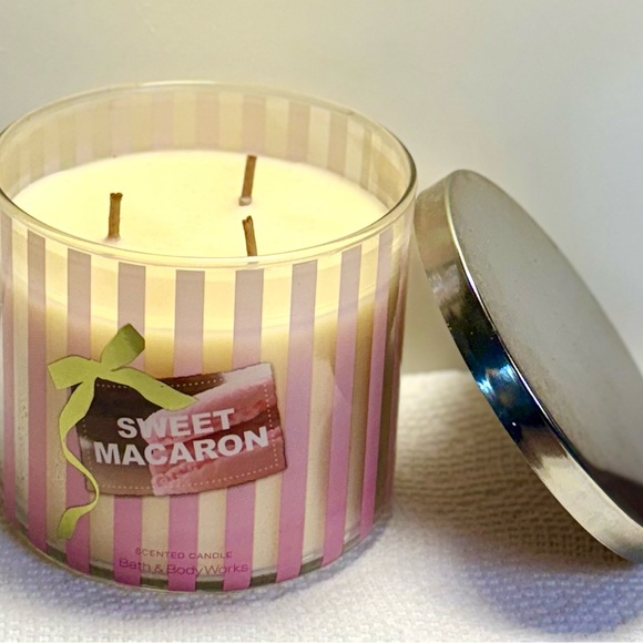 NEW Original Bath & and Body Works SWEET MACARON 3-wick CANDLE read UNBURNED! - Picture 2 of 5